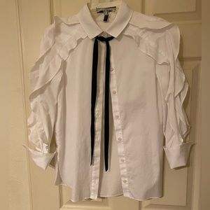 Ruffle shirt with cuff sleeves